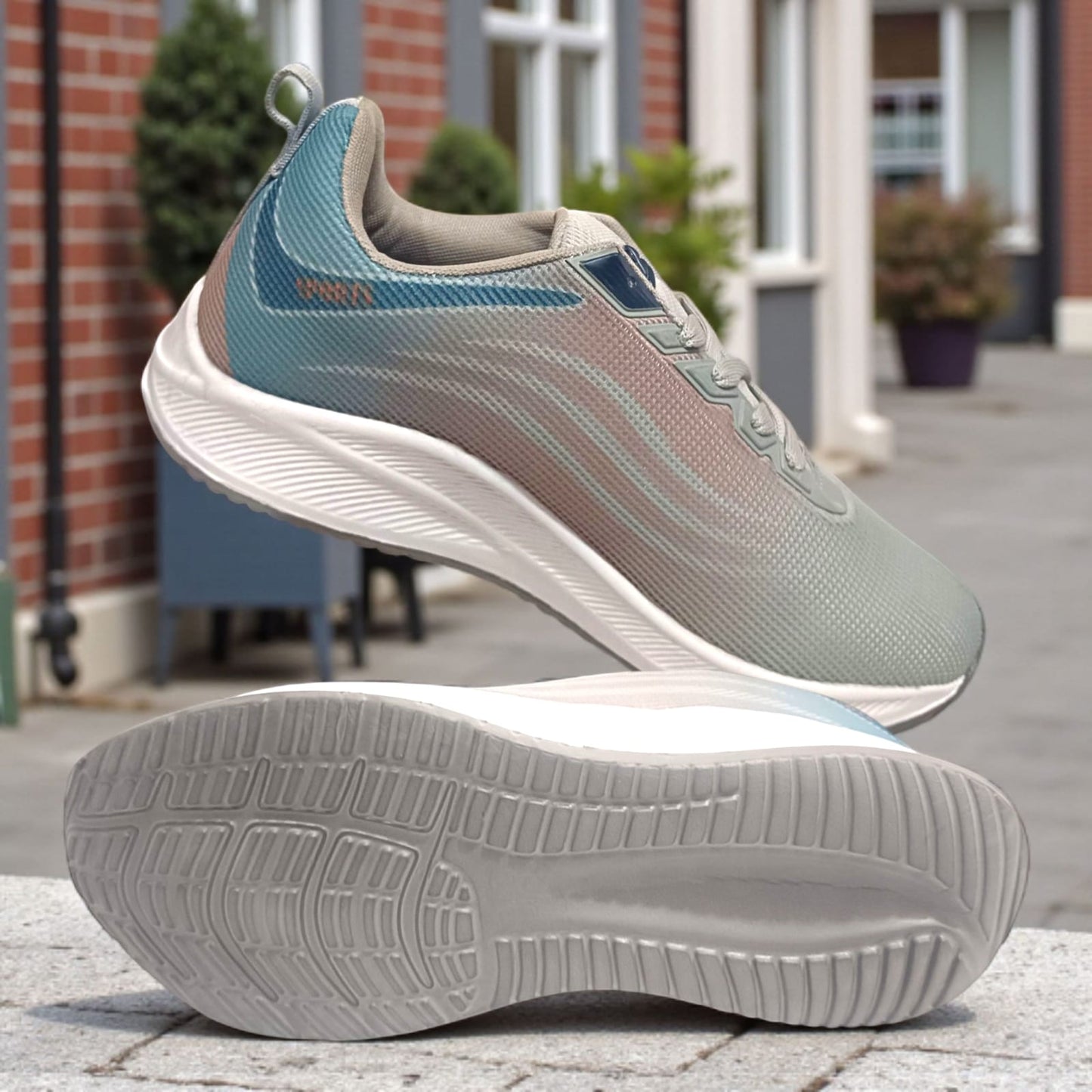 Shock-absorbing sports shoes