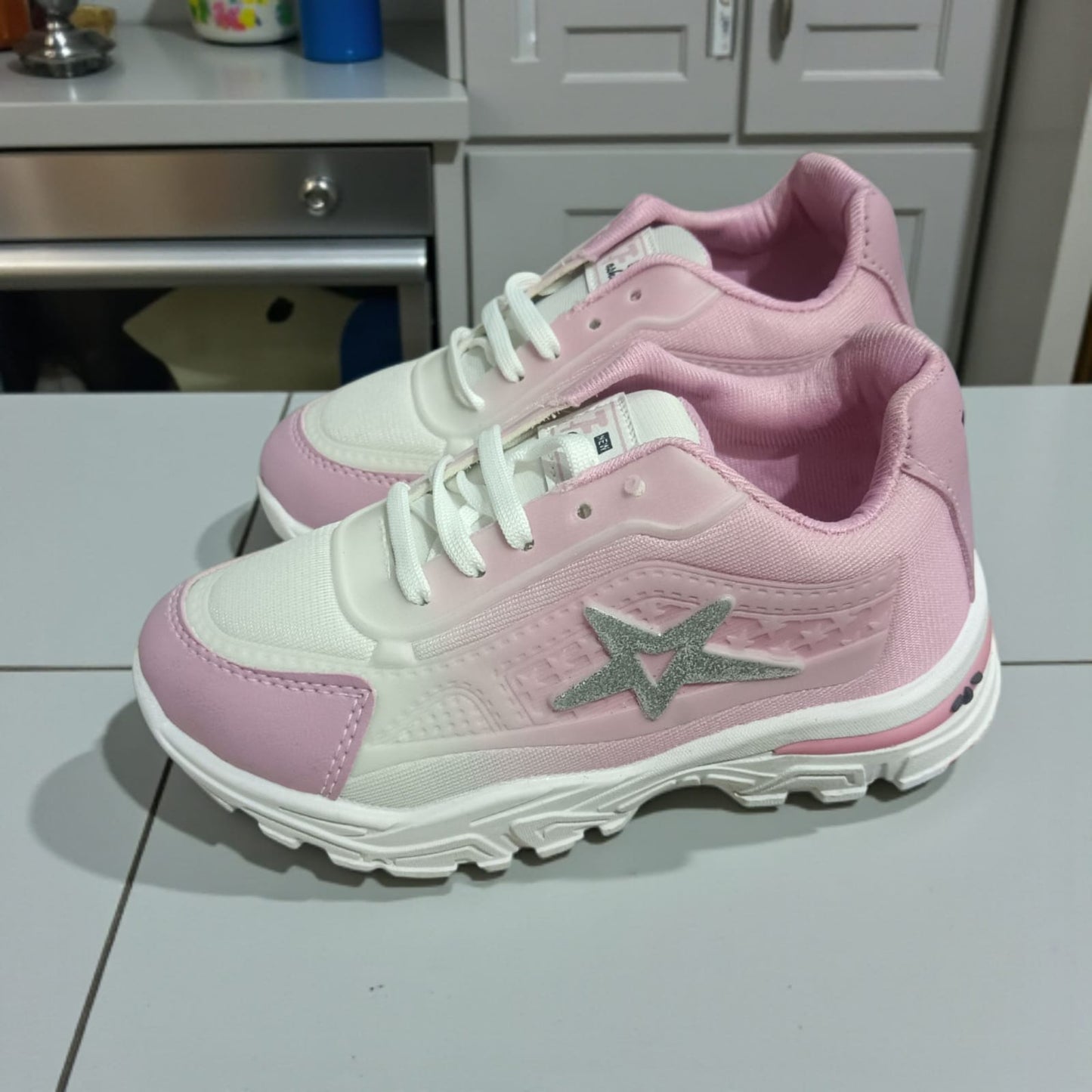 stylish sports shoes for women