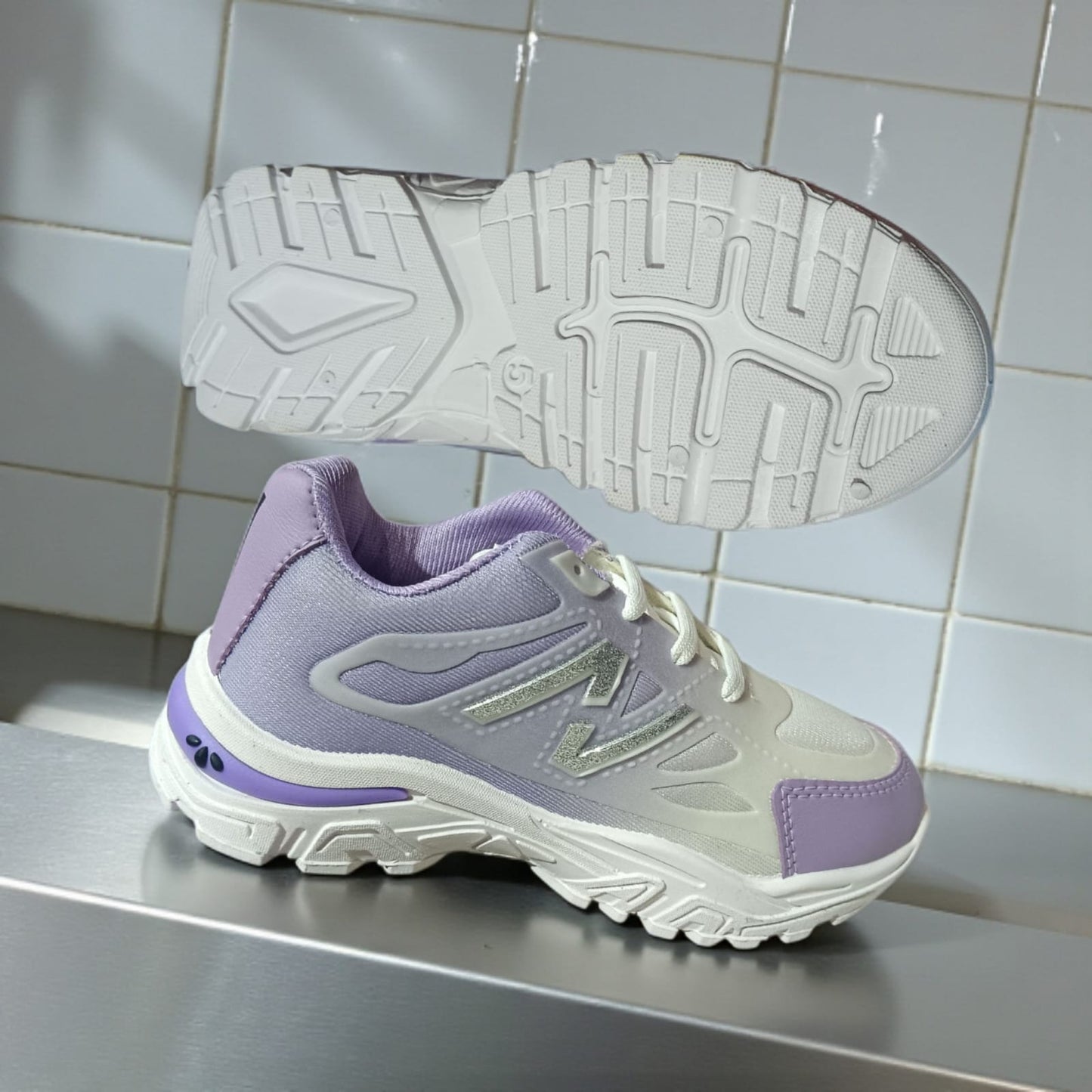 breathable women’s gym shoes