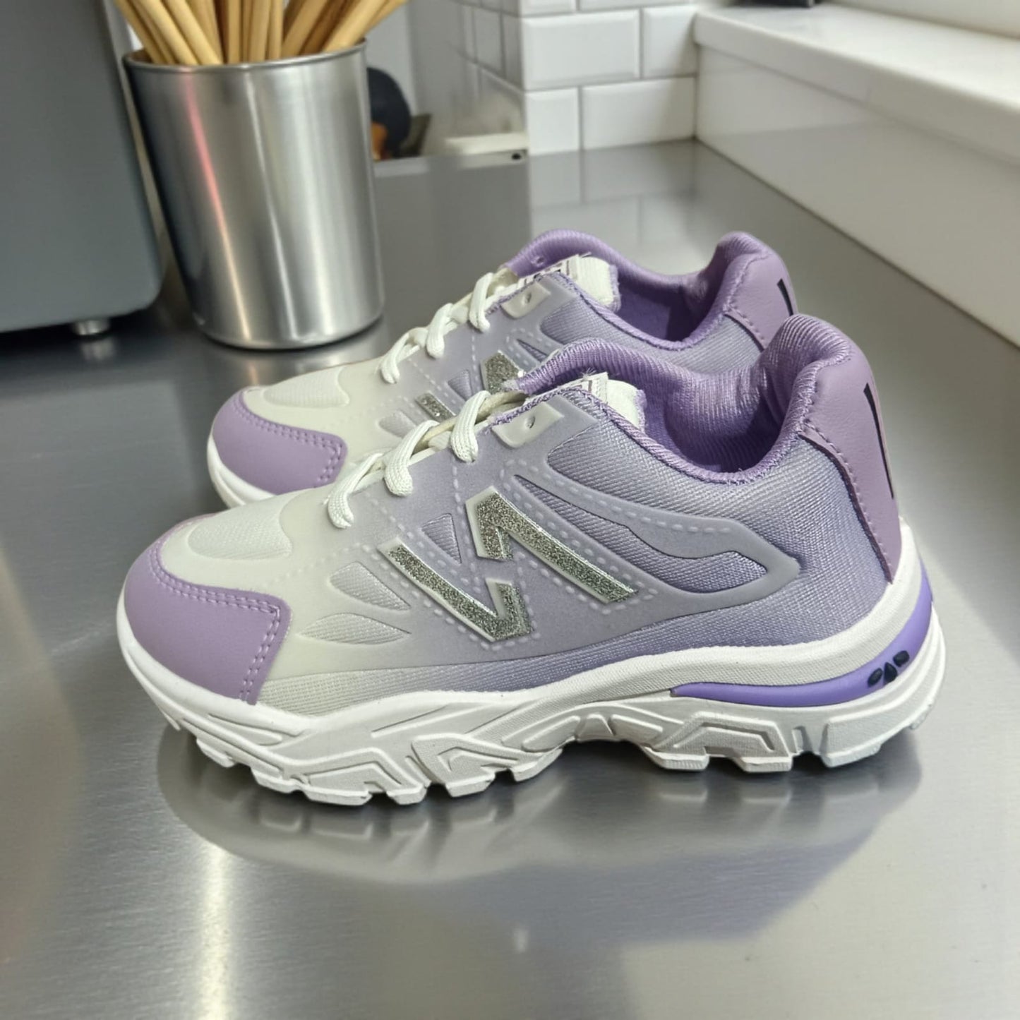 breathable women’s gym shoes