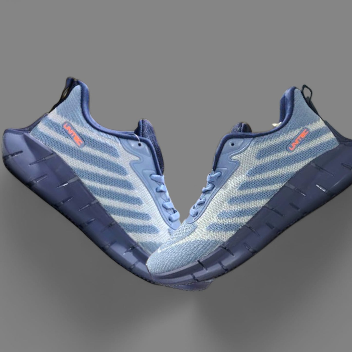 Lightweight sports shoes for men