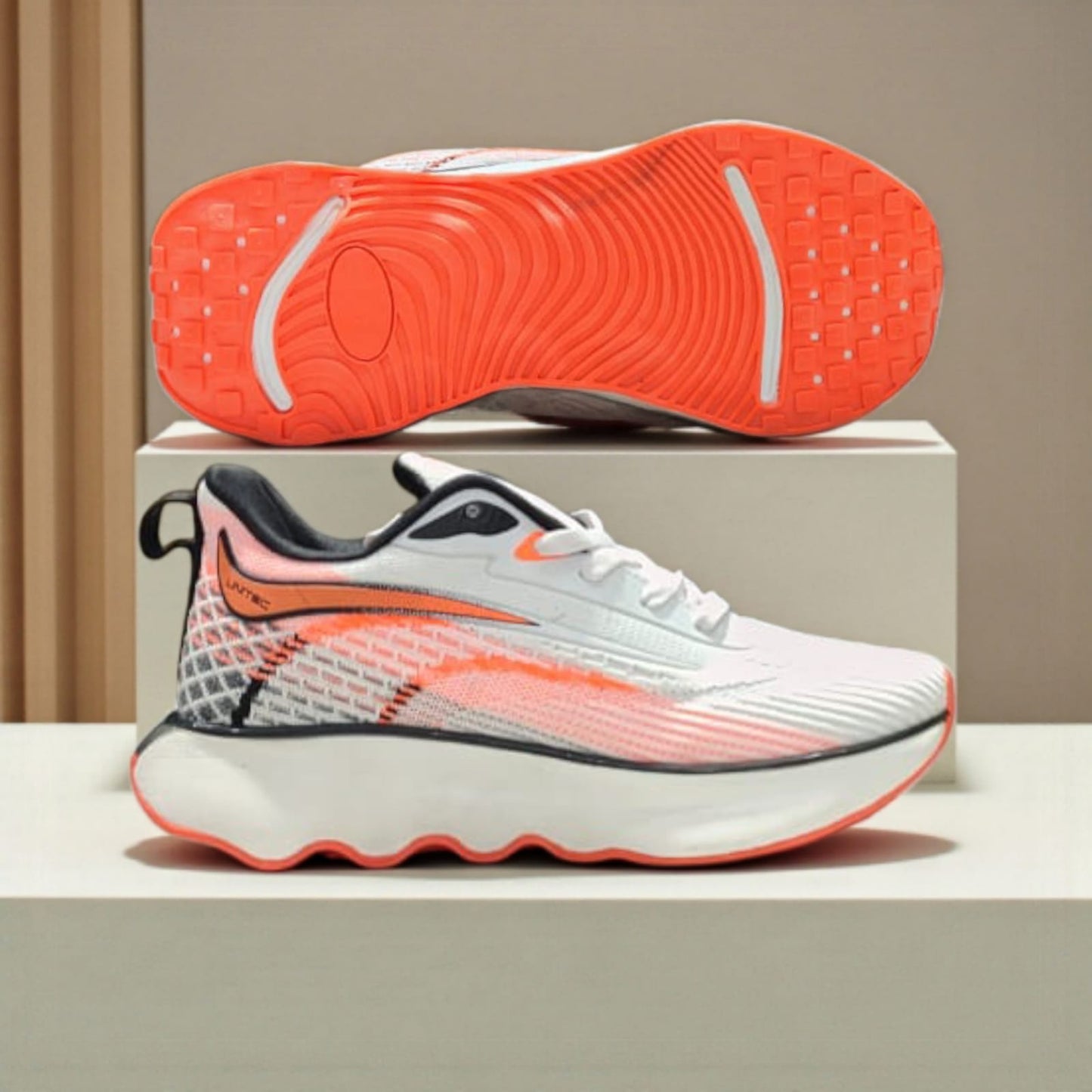 Breathable mesh sports shoes